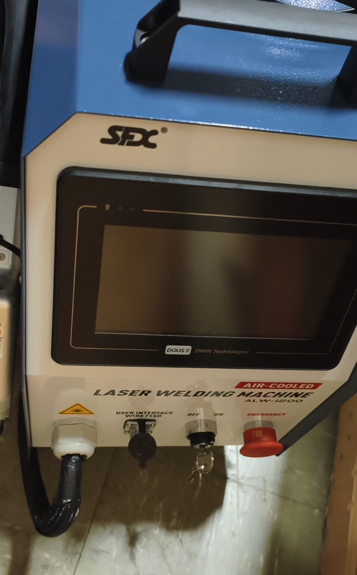 ZAC 1200 W luftgekühltes Laserschweißgerät, 2-in-1-Handlaserschweißgerät, Strahlreiniger mit automatischer Drahtzufuhr für Metall, Edelstahl, Aluminium, Kupfer