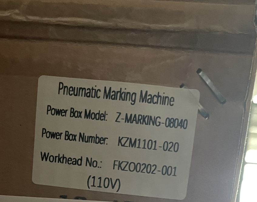 Machine de marquage pneumatique ZAC 100 W avec zone de marquage 3,1 x 1,5 pouces, écran tactile 7 pouces pour lettres métalliques, numéros VIN, plaques signalétiques