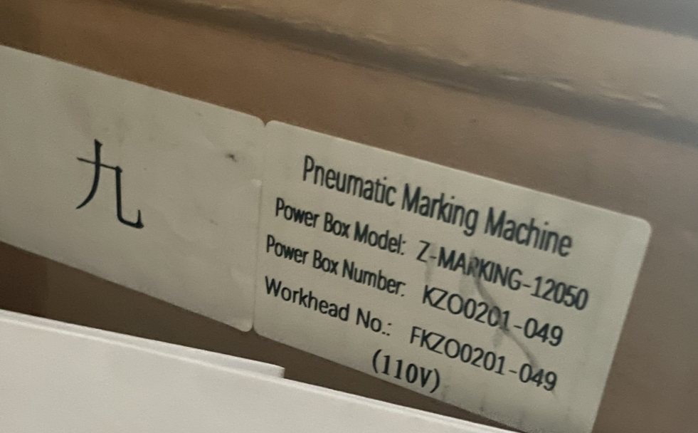 Machine de marquage pneumatique ZAC 100W avec zone de marquage 4.7x2 pouces écran tactile 7 pouces pour lettres métalliques numéros VIN plaques signalétiques